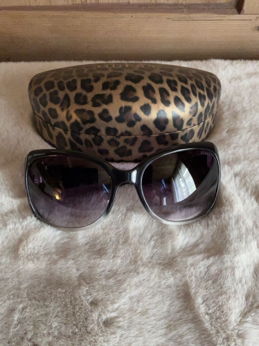 Guess Occhiali & Lenti: Guess Sonnenbrille mit Etui neu! – Nuovo (secondo la descrizione) da Galmiz venduto da Chr7D