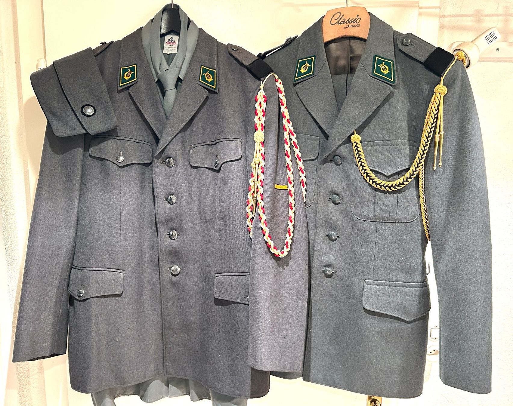 Schweizer Armee Uniformi: Konvolut Uniformen Schweizer Armeespiel – Usato da Berikon venduto da nokireb
