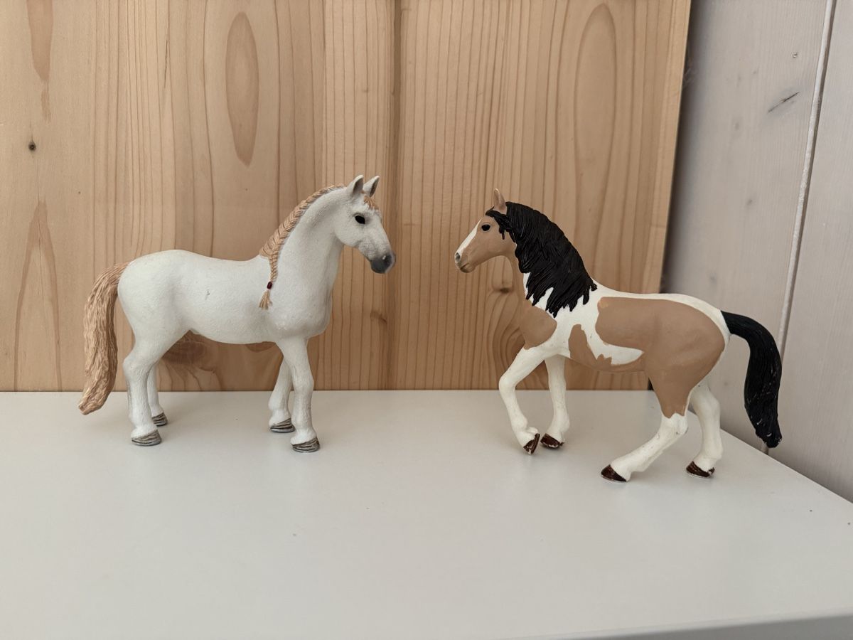 Schleich Spielzeuge: Schleich Pferde 2Stk – Gebraucht aus Hausen am Albis von Hannavgr 1