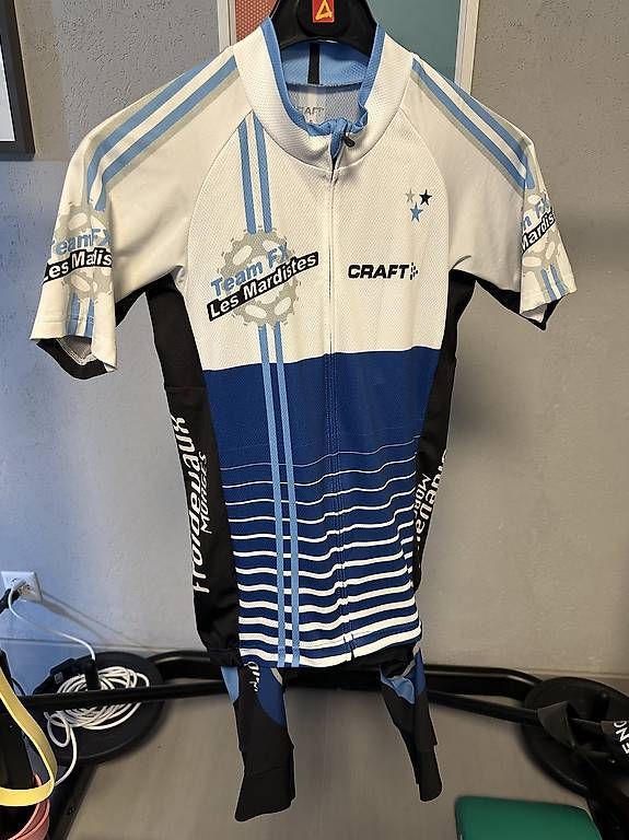 Maillots de corps & Pantalons: Divers maillots de vélo – D'occasion à Aubonne par petitschlumpf 2
