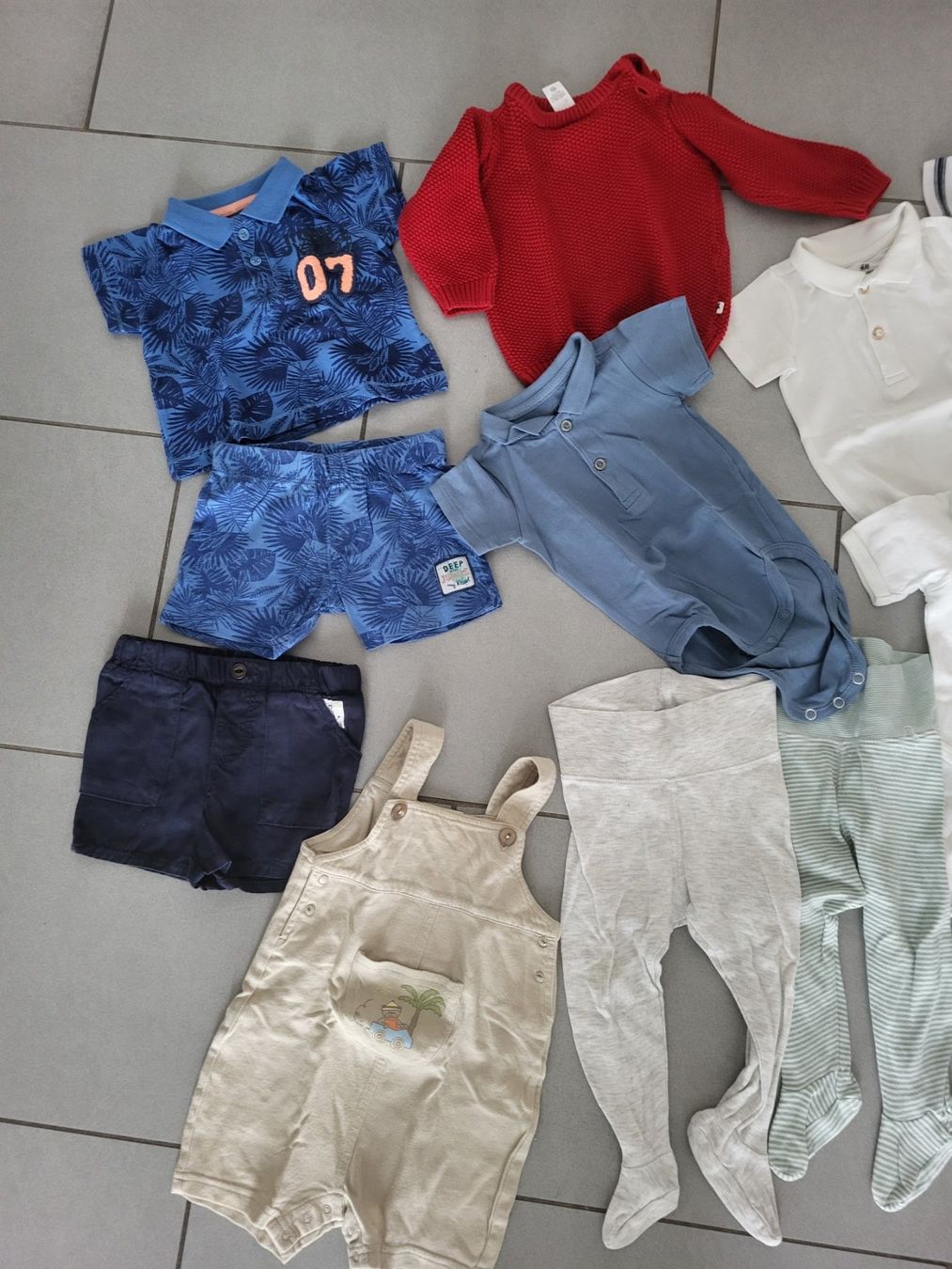 C&A Kleiderpakete & -sets: Kleidepacket gr. 68 Sommer Top Zustand – Gebraucht aus Boswil von i12i 1