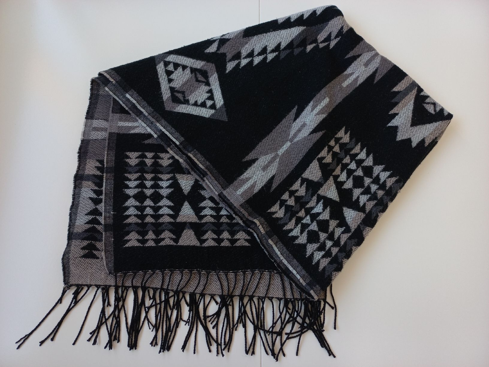 Foulard & Sciarpe: Grosser Schal von REVIEW – Usato da Oberuzwil venduto da venditum. 1