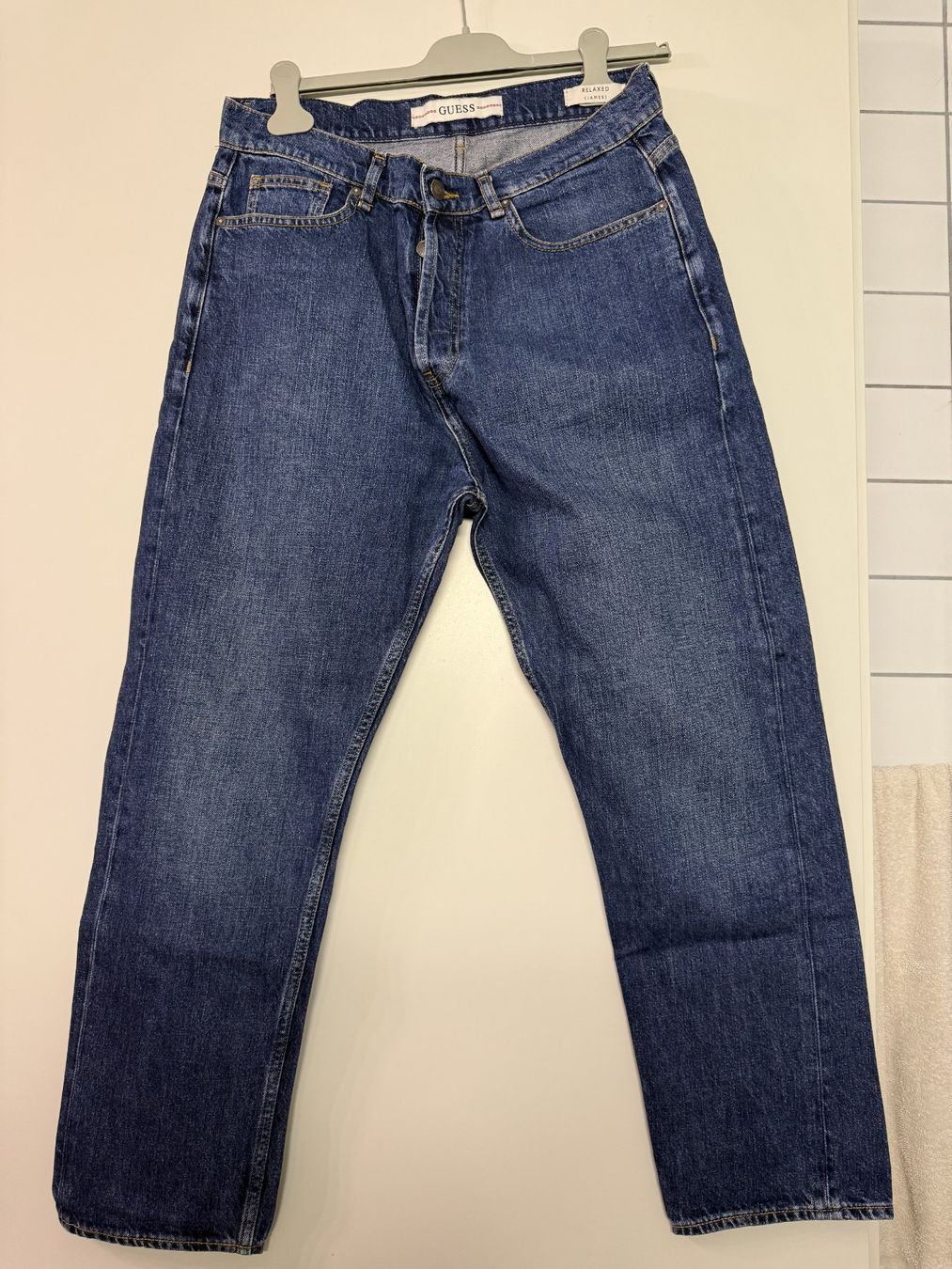 Guess Jeans: Guess Herren Jeans Relaxed James 48 – Usato da Zürich venduto da SEDRAEN 1