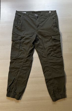 Cargo Hose Jack and Jones Slim oliv Grösse 33/30 neuwertig
