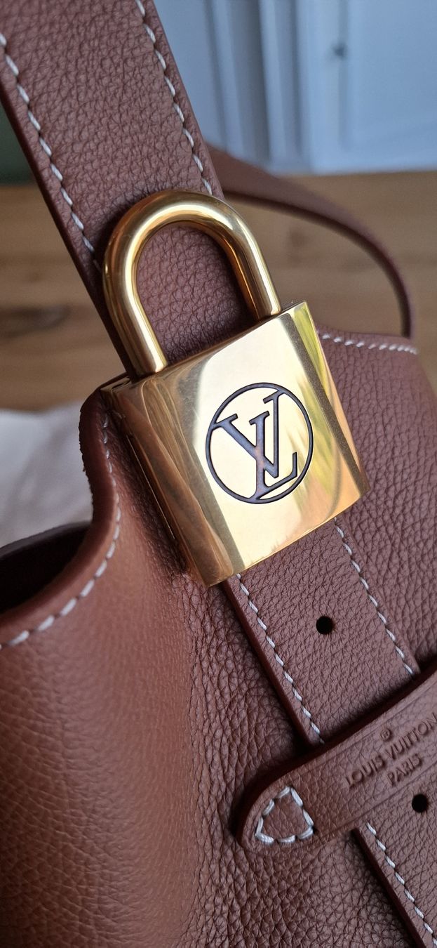 Louis Vuitton Sacs femmes: Louis Vuitton Low Key Hobo PM Cognac - wie neu – D'occasion à Triesen par Oskidi20 4