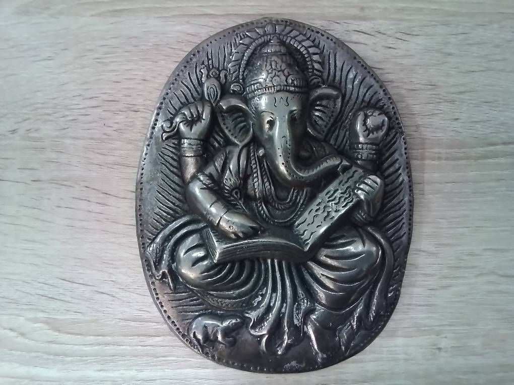 Tutte le decorazioni: Ganesha Walldecor Metall silberfarbig – Usato da Zofingen venduto da Loop_ReSale 1