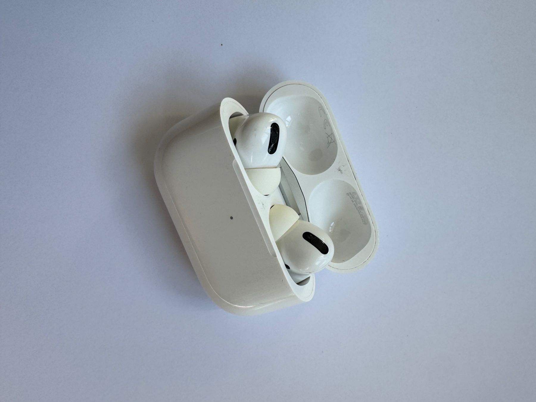 Apple Cuffie: Apple AirPods Pro 1 / Inkl. Case & Ladekabel – Usato da Buchs SG venduto da lippural 3