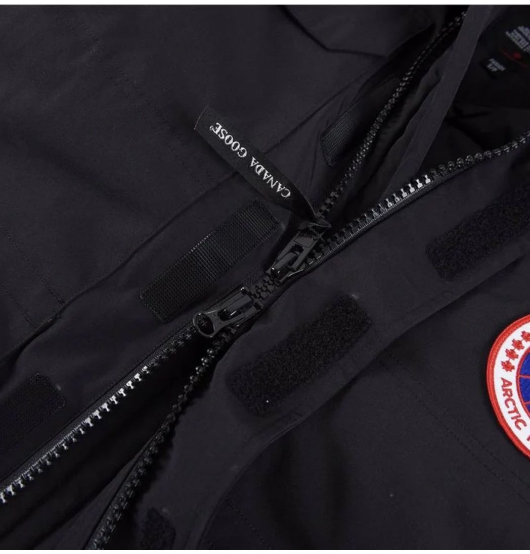 Vestes: Canada Goose  Herren Daunenjacke Gr. L – Neuf avec emballage d'origine à Bellach par  3