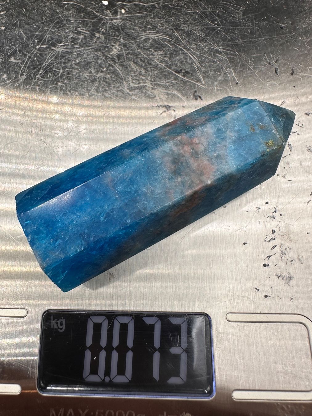 Minerali & Pietre curative: Blauer Apatit Obelisk, Turm, Spitze – Nuovo e nell'imballaggio originale da Männedorf venduto da Handschmeichler 4