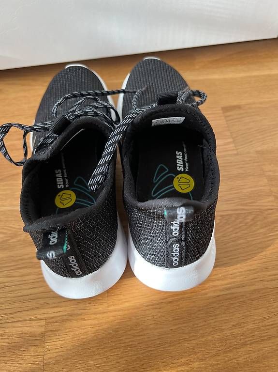 Adidas Chaussures femmes: Turnschuhe Nike Gr. 37 1/3 – D'occasion à Ehrendingen par Nr.7 2