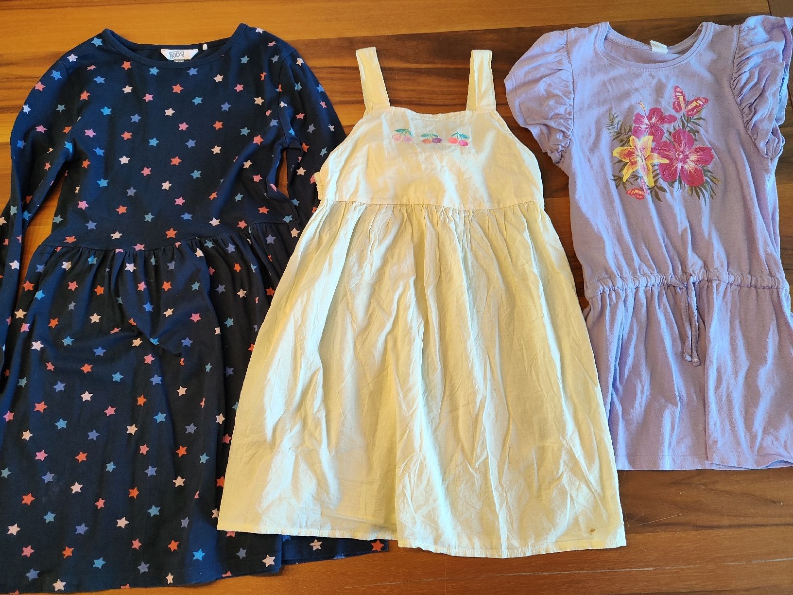 Lotti & Set di vestiti: 18 Kleider 122/128 – Usato da Bäretswil venduto da Foif5 3