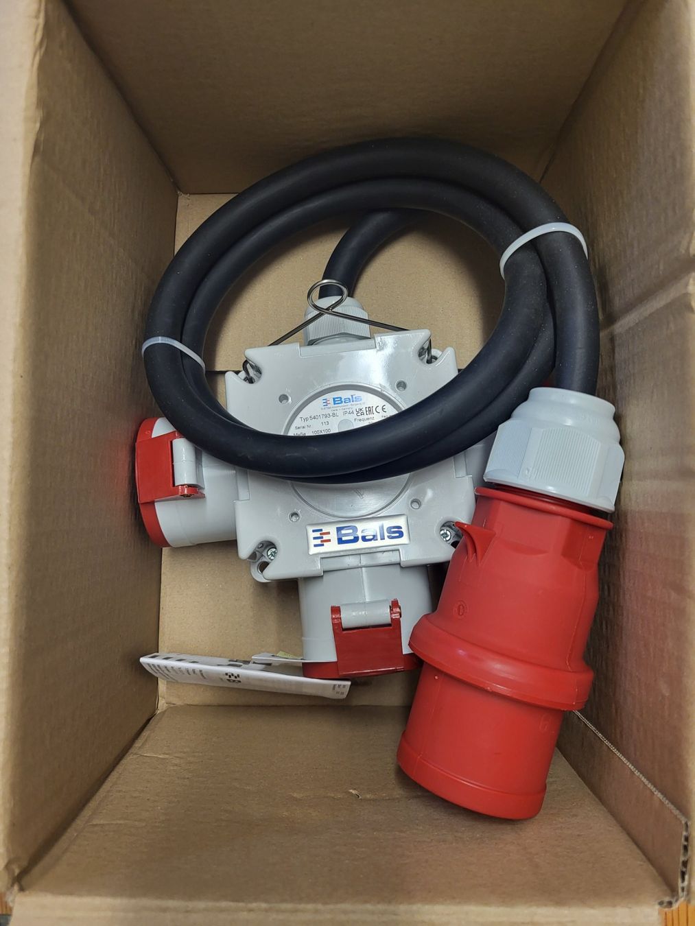 Alimentazione elettrica: Kreuzverteiler Bals 32A mit Kabel – Nuovo e nell'imballaggio originale da Uznach venduto da jur_96tk