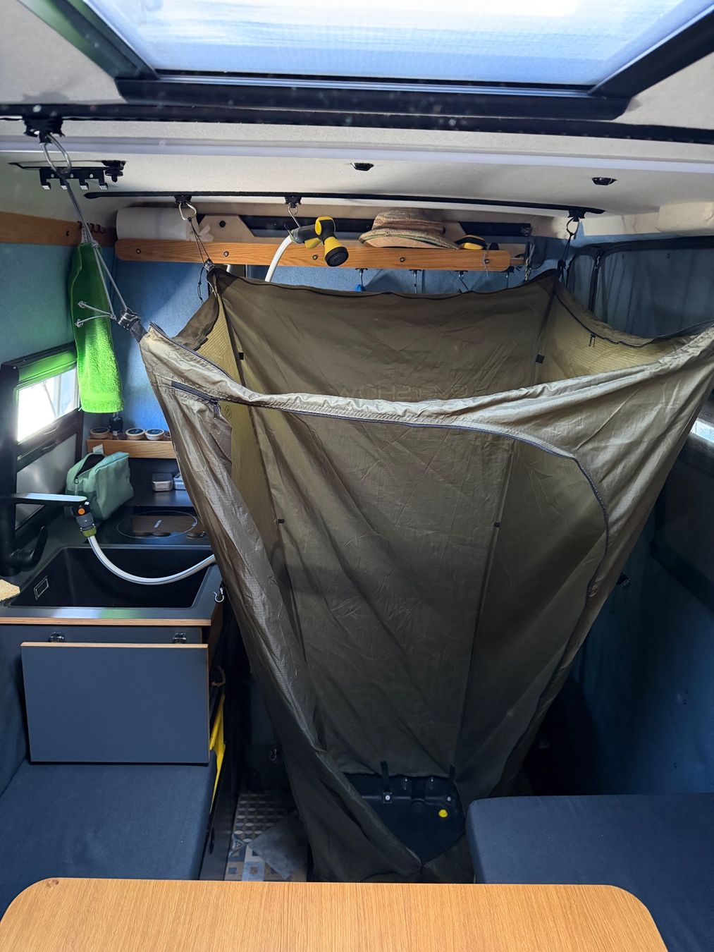 Mercedes-Benz Camping Fahrzeuge: Mercedes Sprinter 4x4 Camper – Gebraucht aus Aadorf von Gaegu 7