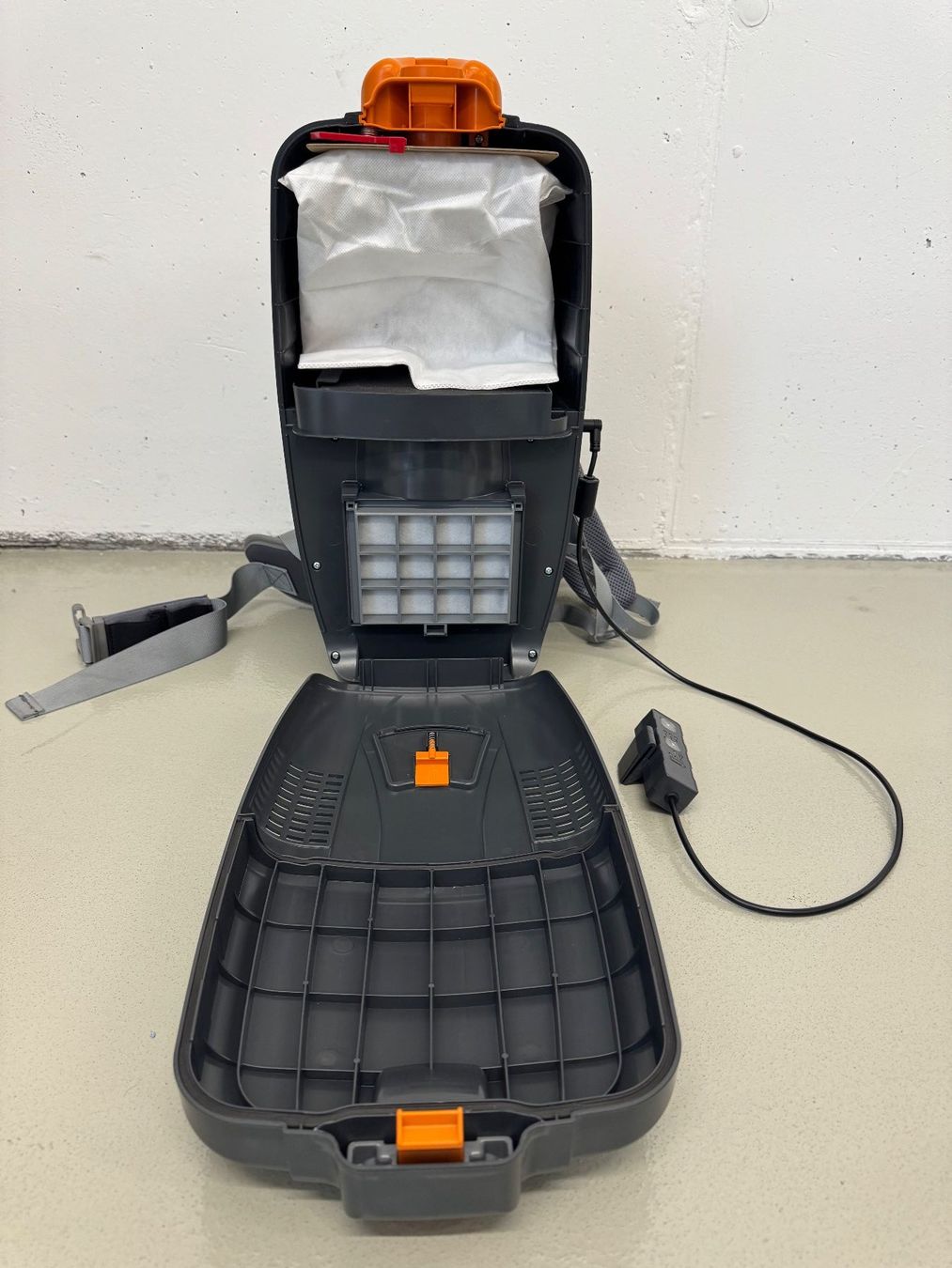 Aspirapolveri & Accessori: TASKI Aero BP B plus Starter Kit Rückenstaubsauger Lithium – Nuovo (secondo la descrizione) da Bettwiesen venduto da gschwellti007 2