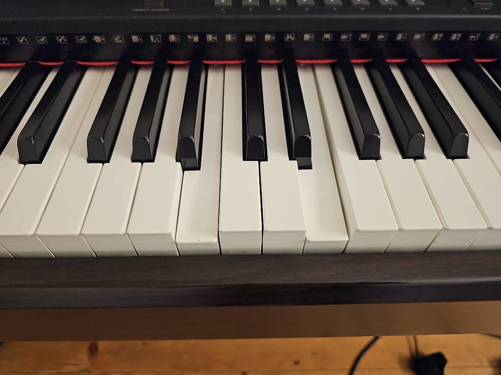 Instruments de musique: Yamaha Clavinova – D'occasion à Gähwil par blue07 4