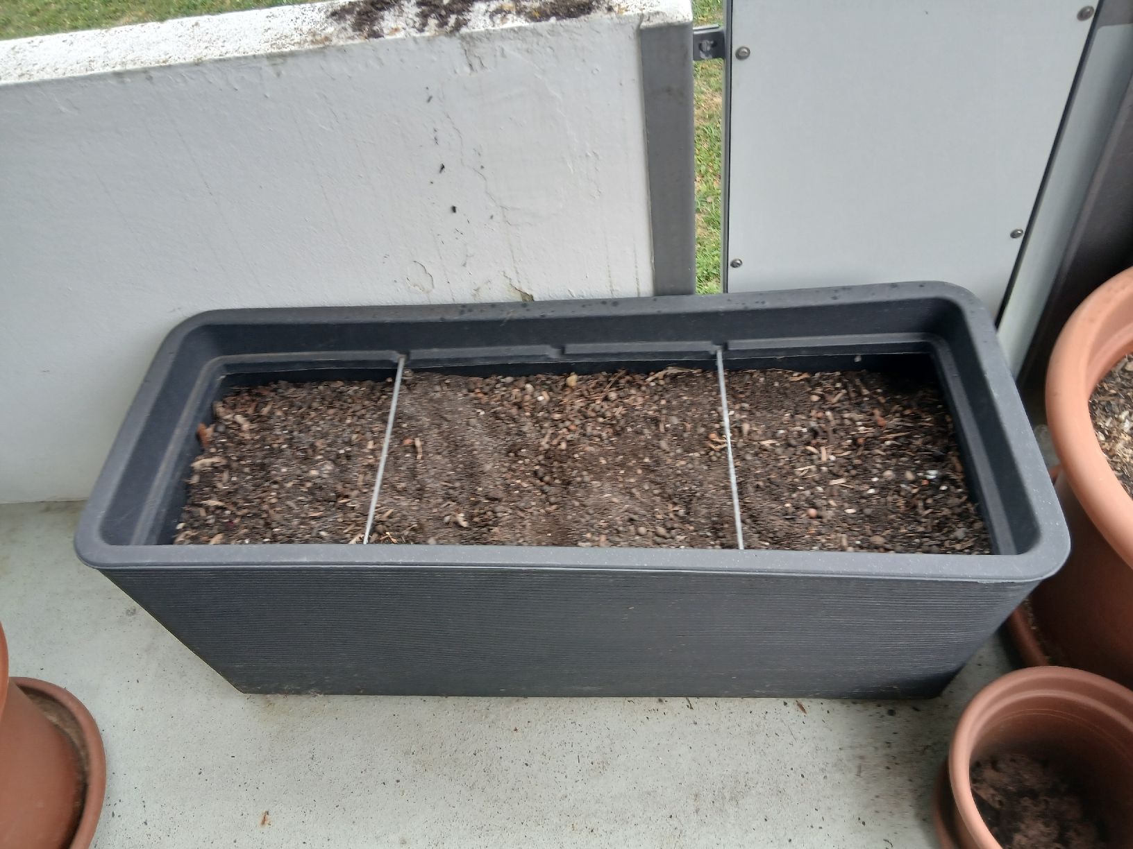 Vasi per fiori: Rectangular large Planter grey plastic balcony pot  – Usato da Effretikon venduto da ann_mg5q 1