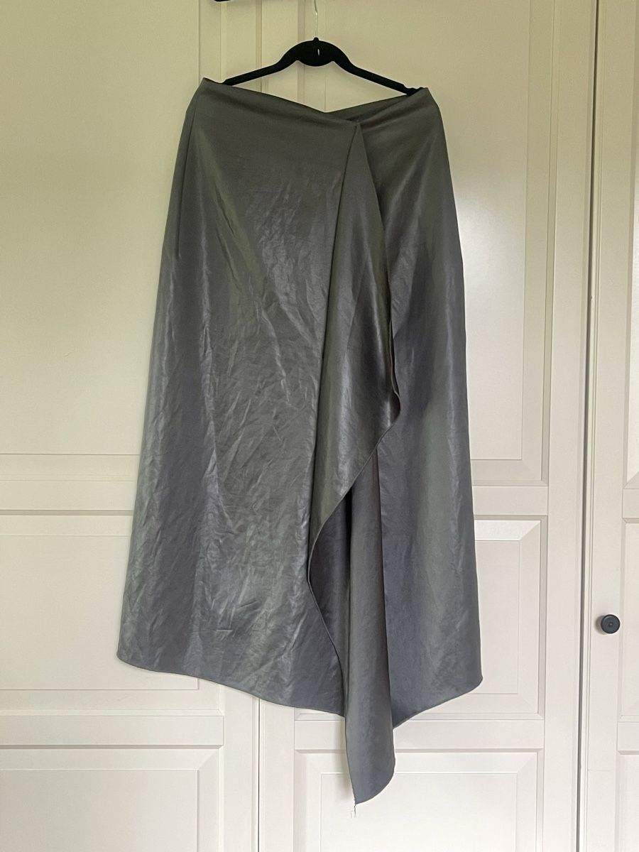 Jupes: NANUSHKA Satin Jupe – Neuf (Voir description) à Seon par anjanr 1