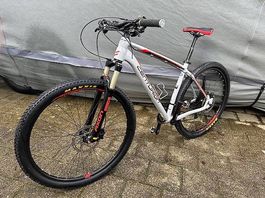 Neuwertiges MTB mit komplett Shimano XT