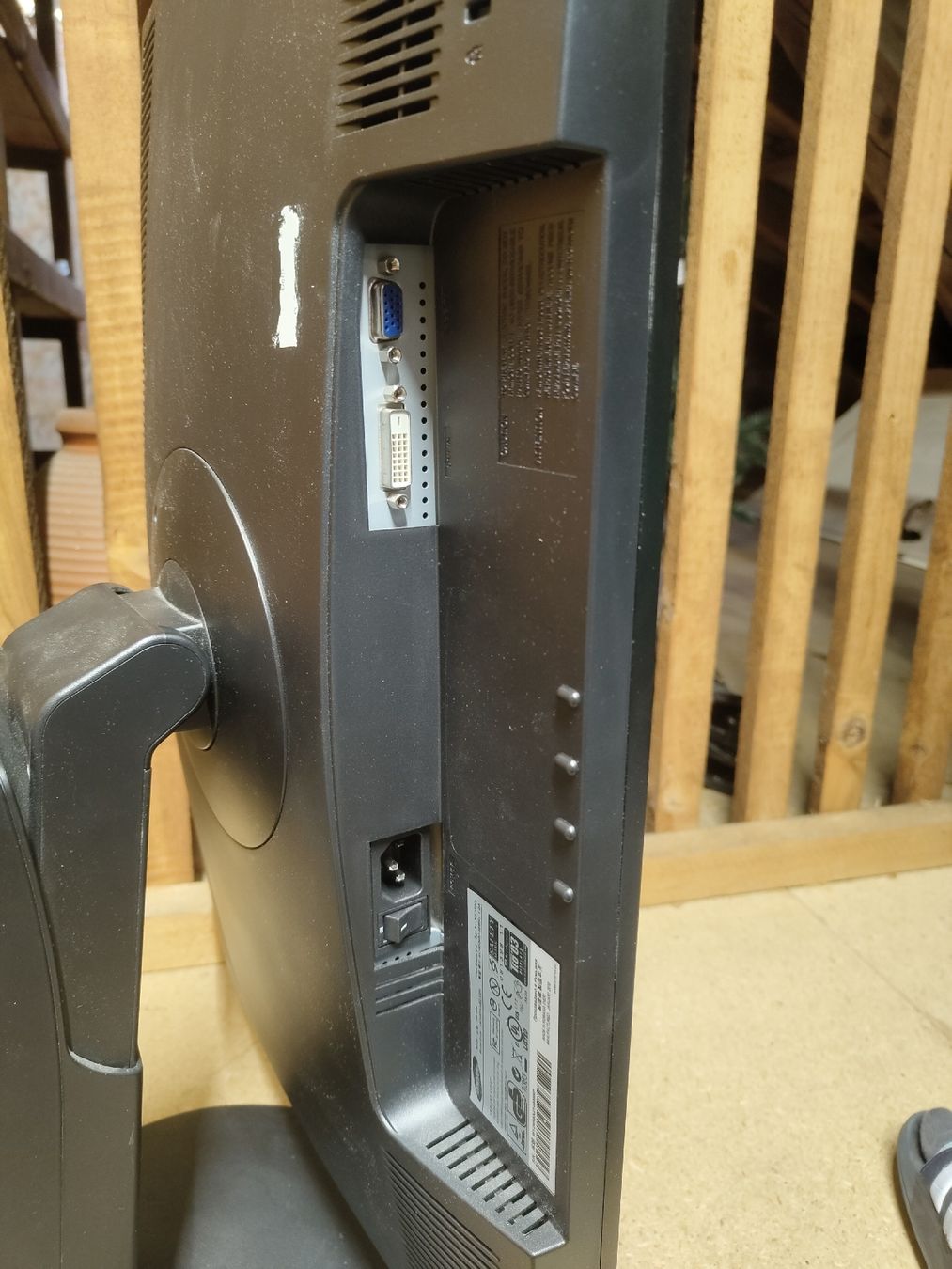 Ecrans: Monitor Samsung SyncMaster 2443 schwarz gebraucht – D'occasion à Riehen par G2305 3