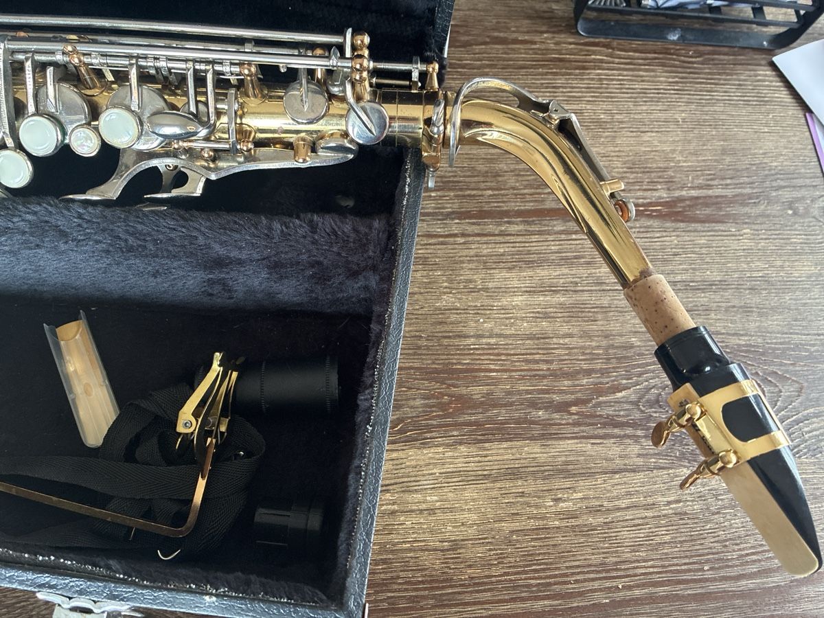 Musikinstrumente: Alto Saxophon , Goldlackiert, Marke : Samko – Gebraucht aus Grosshöchstetten von ferien06 1