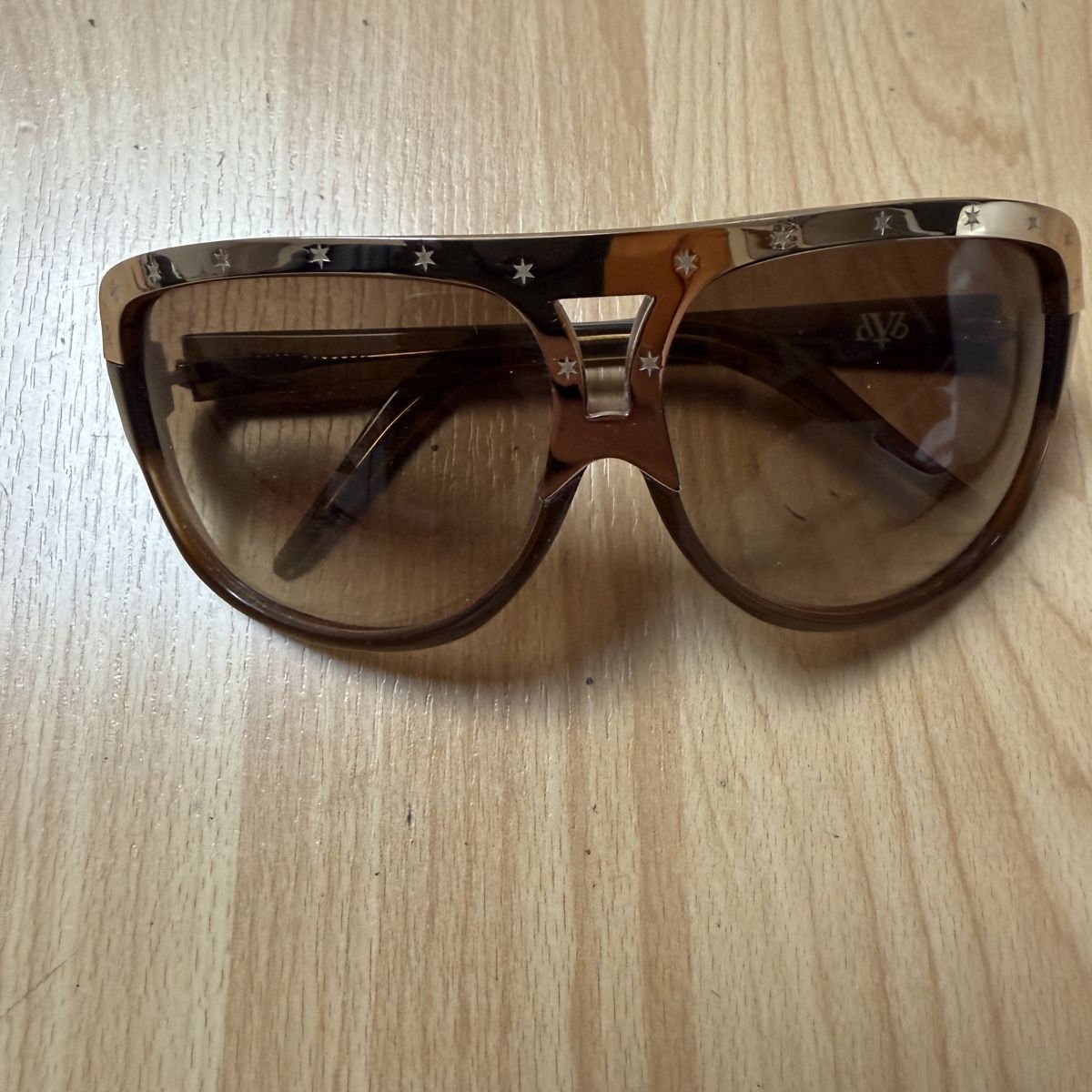 Occhiali & Lenti: Sonnenbrille David Beckham mit Etui – Usato da Thun venduto da BanjoDan 1