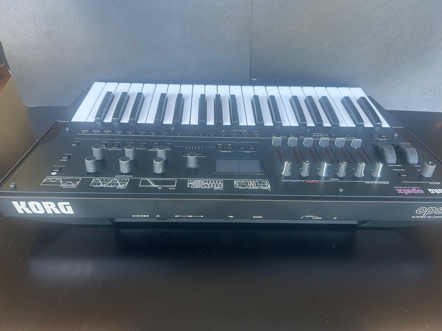 Korg Instruments de musique: Korg Opsix Keyboard (inclusive Korg Opsix Native code) – D'occasion à Mägenwil par fit_xt5s 3