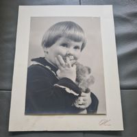 Original Foto Kind mit Teddy, signiert, ca. 1950?, herzlich