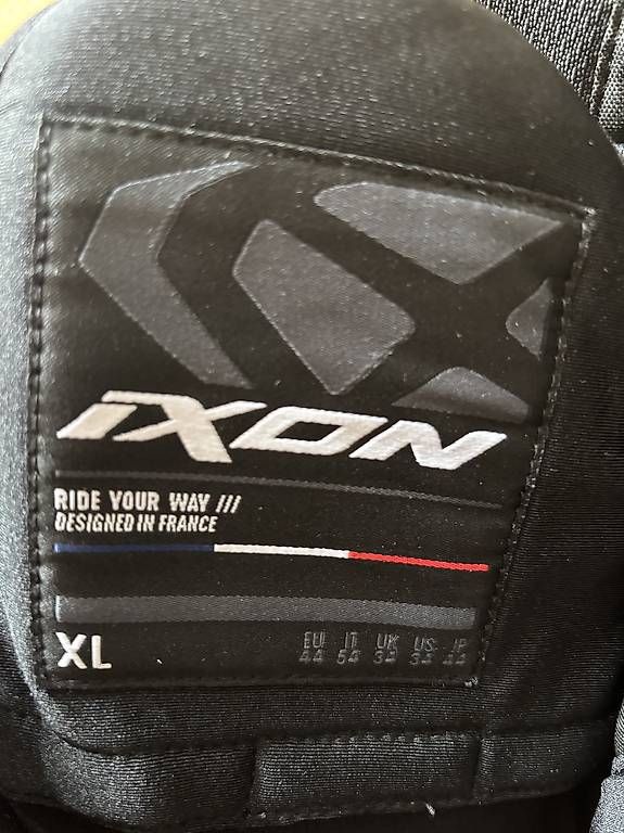 Pantalons: Pantalon moto cuir ixon vendetta – D'occasion à Meinier par guillaume.crt 1