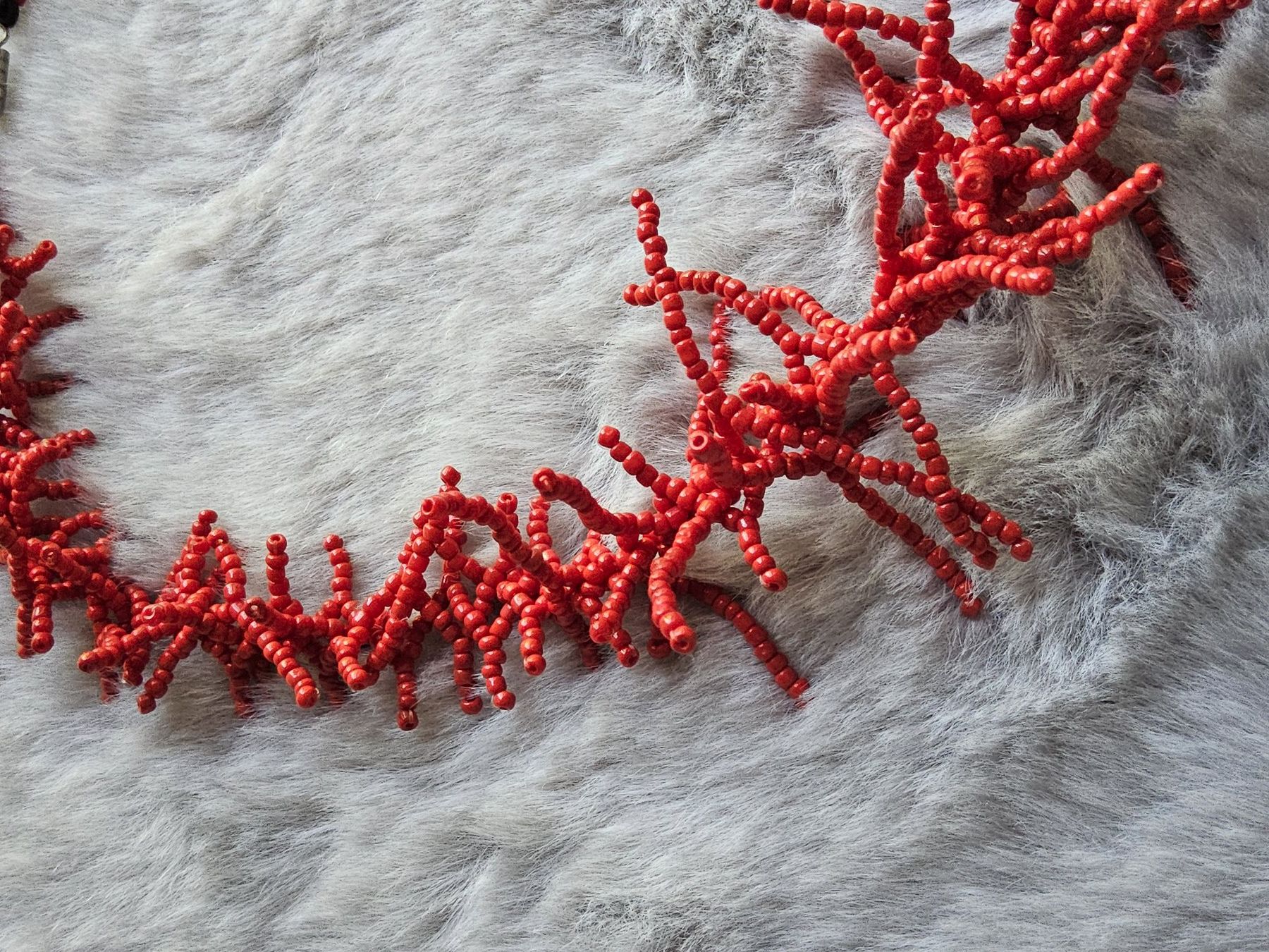 Catenine: Vintage fancy rotes Perlchen Halskette Collier – Usato da Zürich venduto da Aleick 5