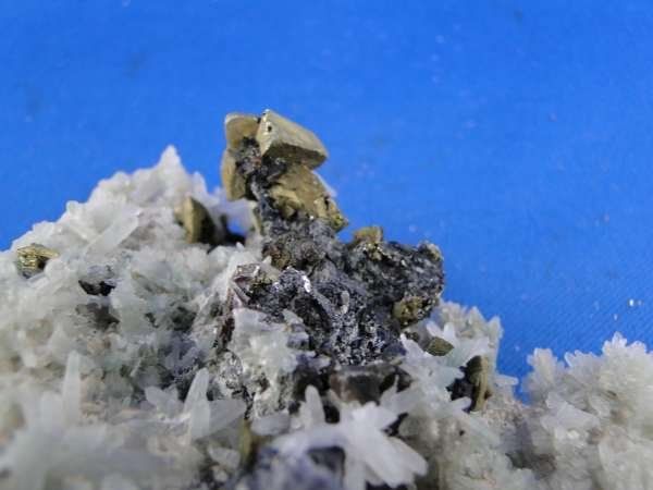 Mineralien & Heilsteine: Chalkopyrit und Galena auf Quarz – Gebraucht aus Schinznach Bad von Demerald 4