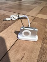 Apple iPod Shuffle 2. Generation silber mit Dockingstation