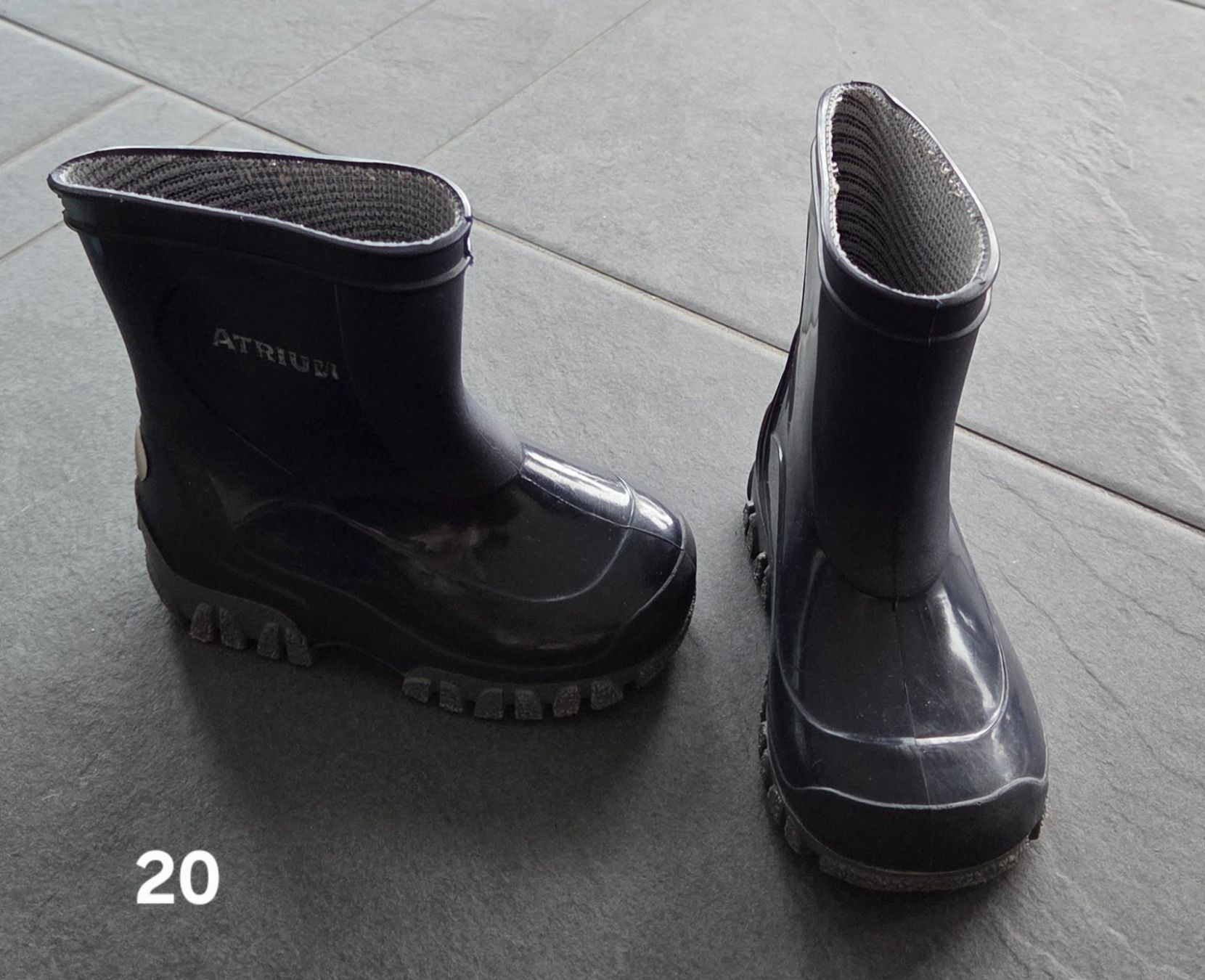 Schuhe für Jungen: 2 Paar Gummistiefel Gr. 19+20 – Gebraucht aus Nürensdorf von nm_schoeni28 1