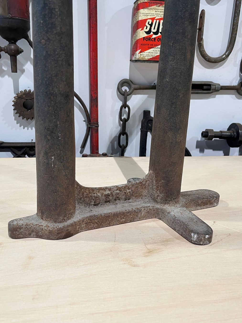 Werkzeuge: Schuhmacher Amboss Lüscher Bern – Gebraucht aus Luzern von Fracht-Design 2