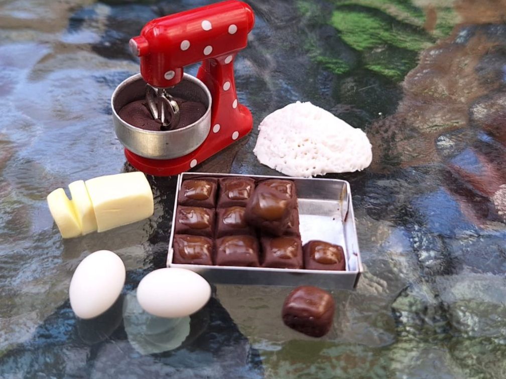 Case e mobili per bambole: Handmade Brownies Back Set – Nuovo (secondo la descrizione) da Zürich venduto da HandmadeTinyFood