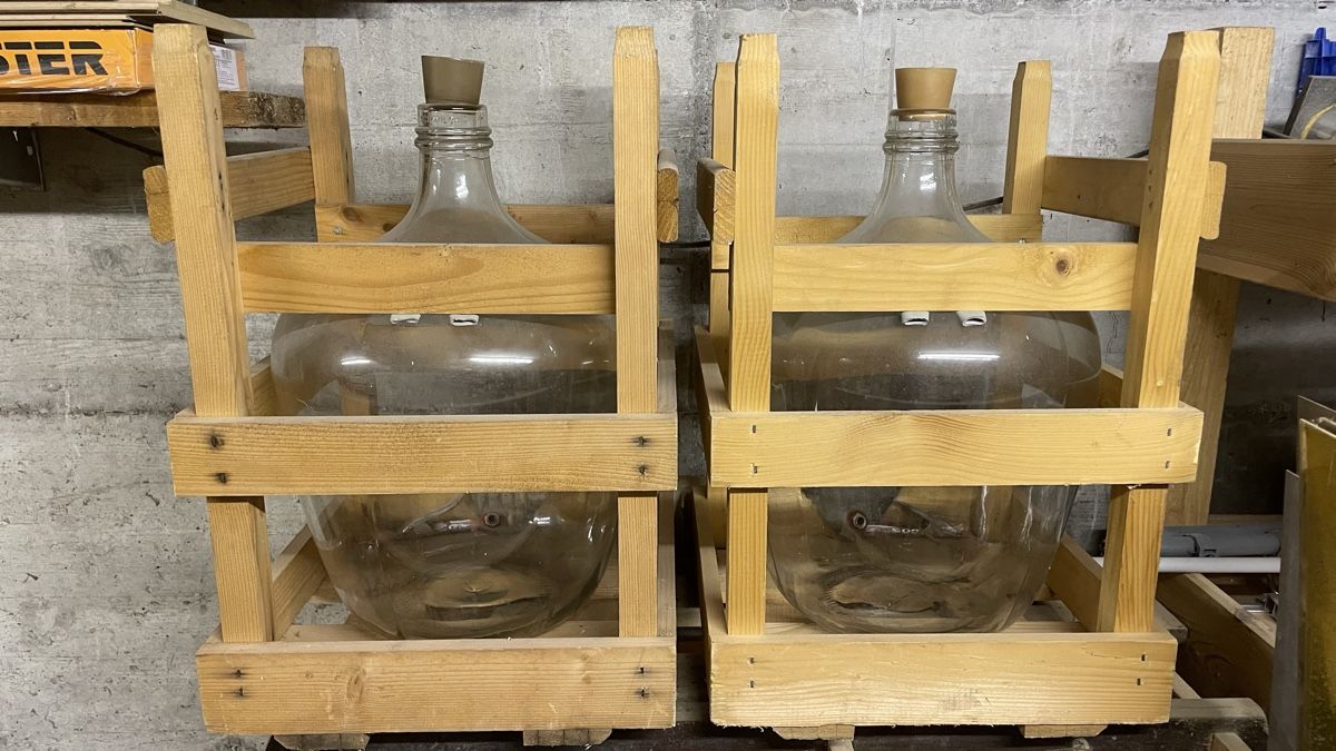 Contenitori & Simili: Mostpresse und 2x Glasballons  – Usato da Wolfwil venduto da Pidtni 1