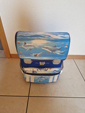 Schulrucksack - Originalset mit Etui, Stiften und Delfinen