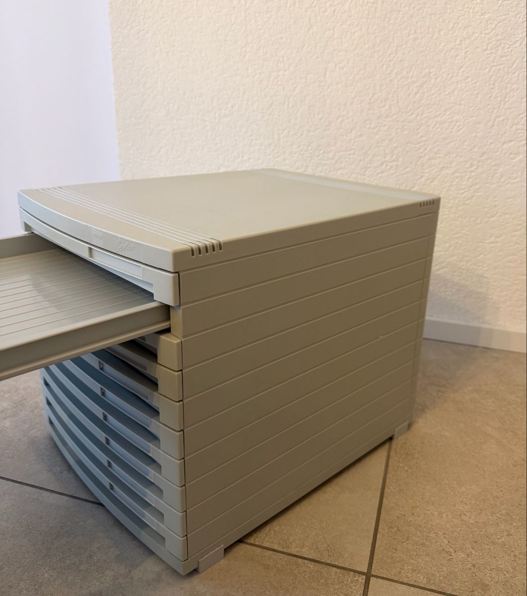 Korpus: Caisson à tiroirs gris avec 10 compartiments de rangement – Gebraucht aus Courtételle von Fiacuzzo 1