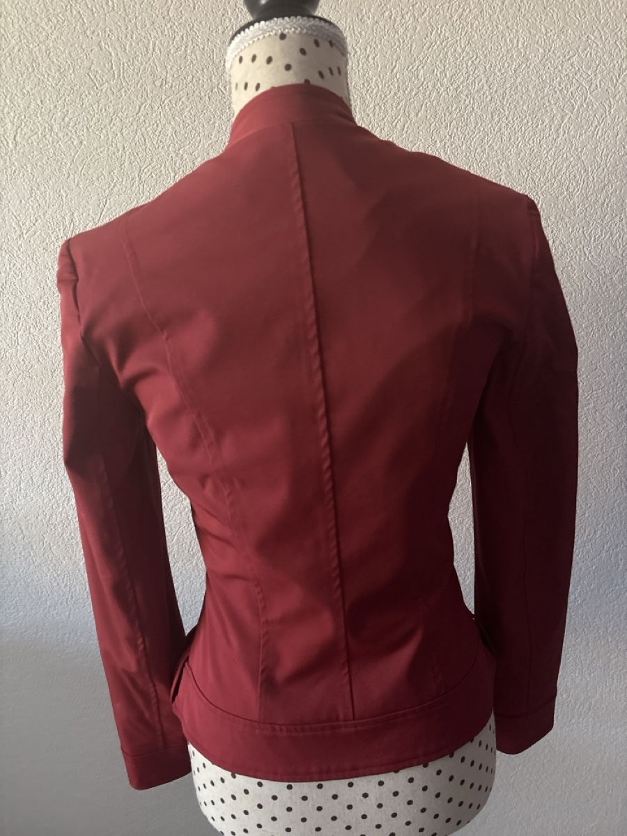 Giacche: Ojay Red Fitted Jacket, Size S - Autumn Essential! – Usato da auvernier venduto da Vine101 1