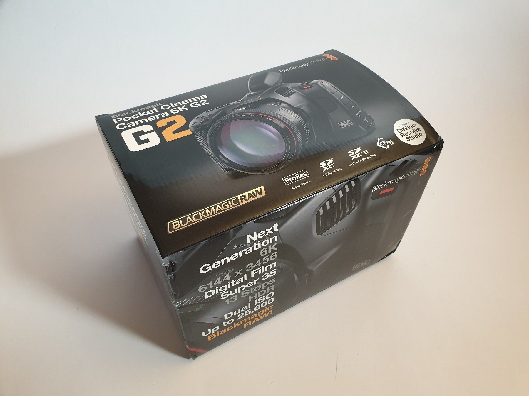 Blackmagic Videocamere: Blackmagic Pocket Cinema Camera 6K G2 + Davinci Studio – Nuovo e nell'imballaggio originale da Peccia venduto da mag_qvx5 1