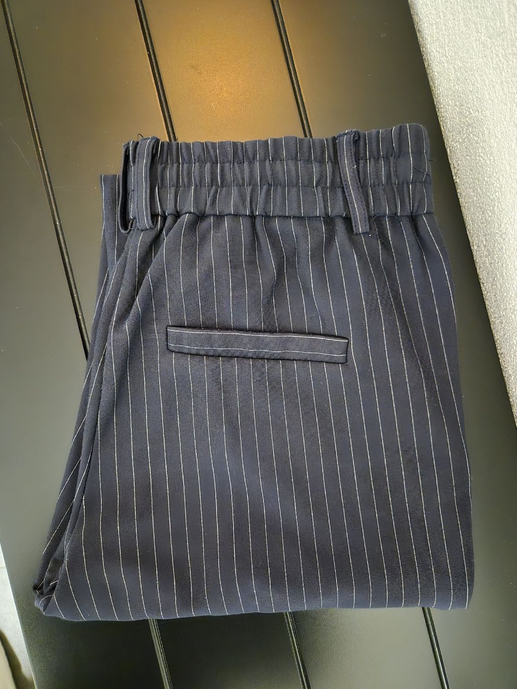 Pantalons: bequeme Only Stoffhose – D'occasion à Kehrsatz par flu_2lhj
