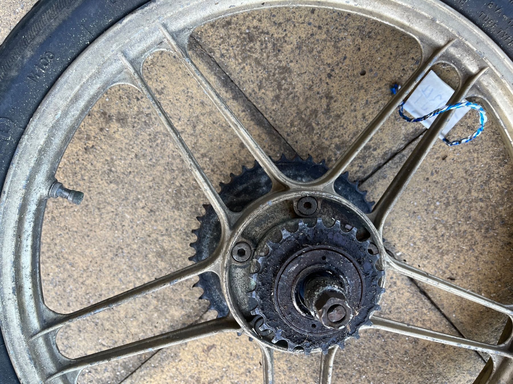 Puch Parti ricambio per ciclomotori: Puch Maxi/X30 Hinterrad – Difettoso da Fahrni b. Thun venduto da berger_tuning34 6