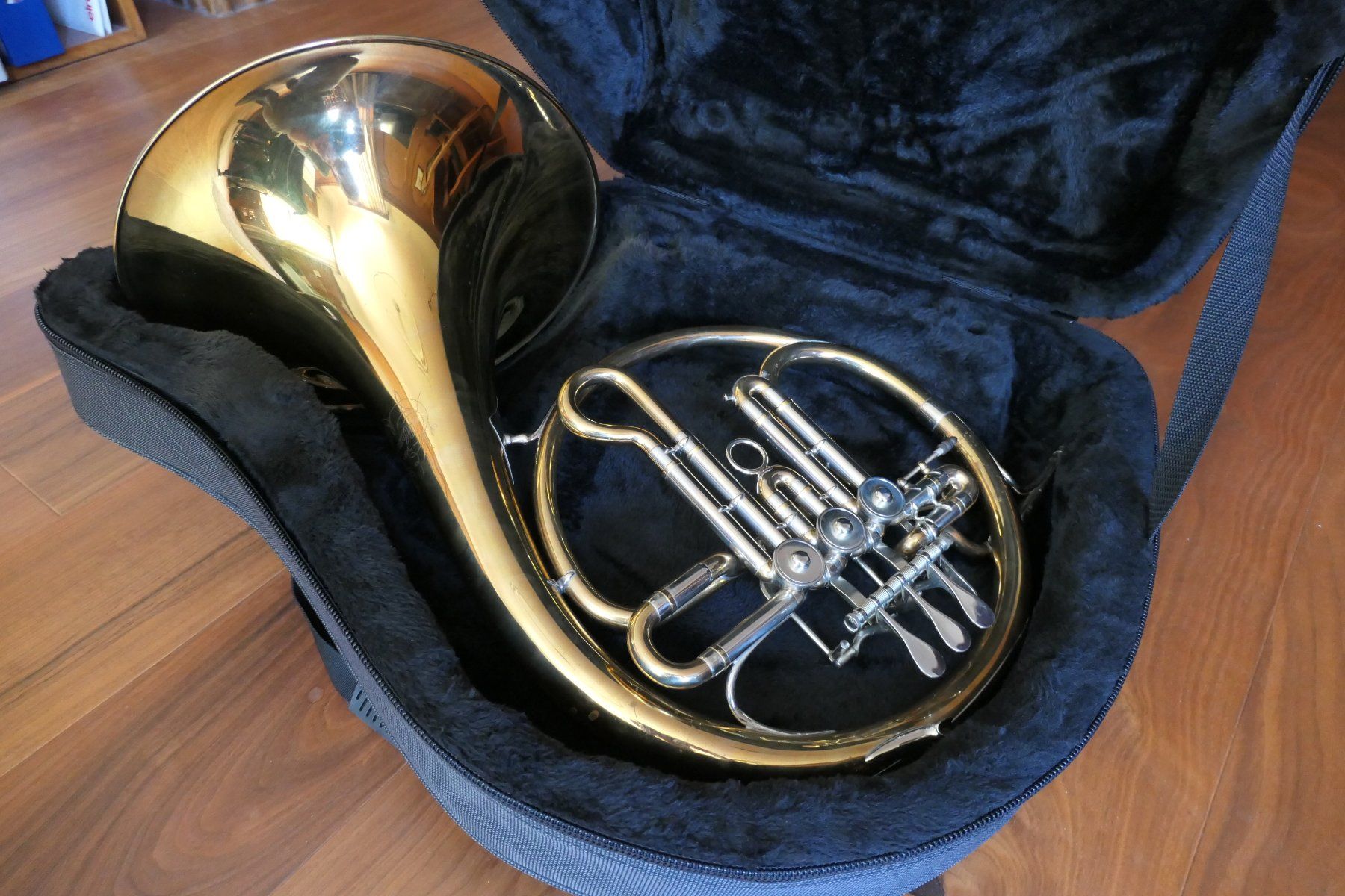 Hans Hoyer Strumenti musicali: Hans Hoyer Hoch-F Diskanthorn, Messing, mit Stopfventil – Usato da Stein am Rhein venduto da fortin_bras