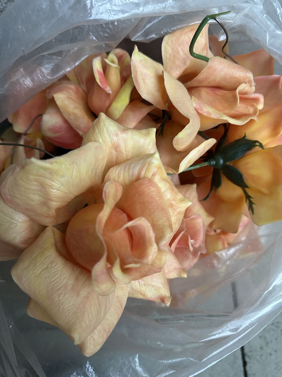 Alle Dekorationen: Künstliche Rosen – Gebraucht aus Windisch von nin_rtk7