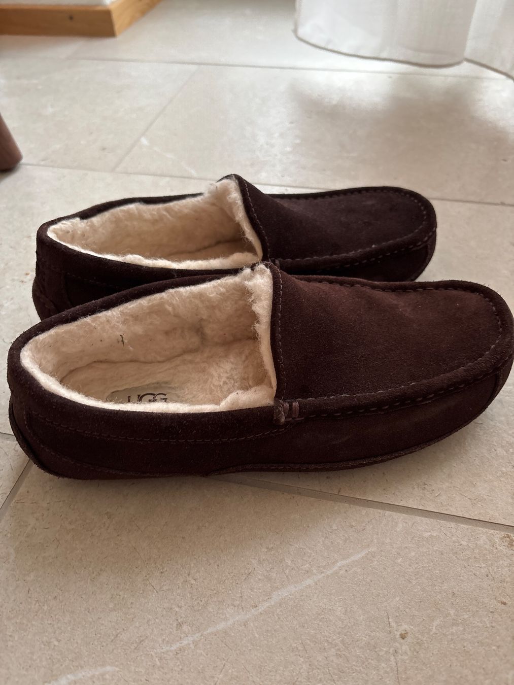 Ugg Chaussures hommes: UGG Hausschuhe – D'occasion à Zürich par parisgirl 1