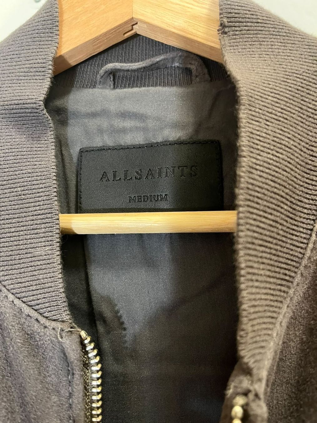 Allsaints Giacche: Veste grise en daim AllSaints – Usato da Genève venduto da Gaborteli 1