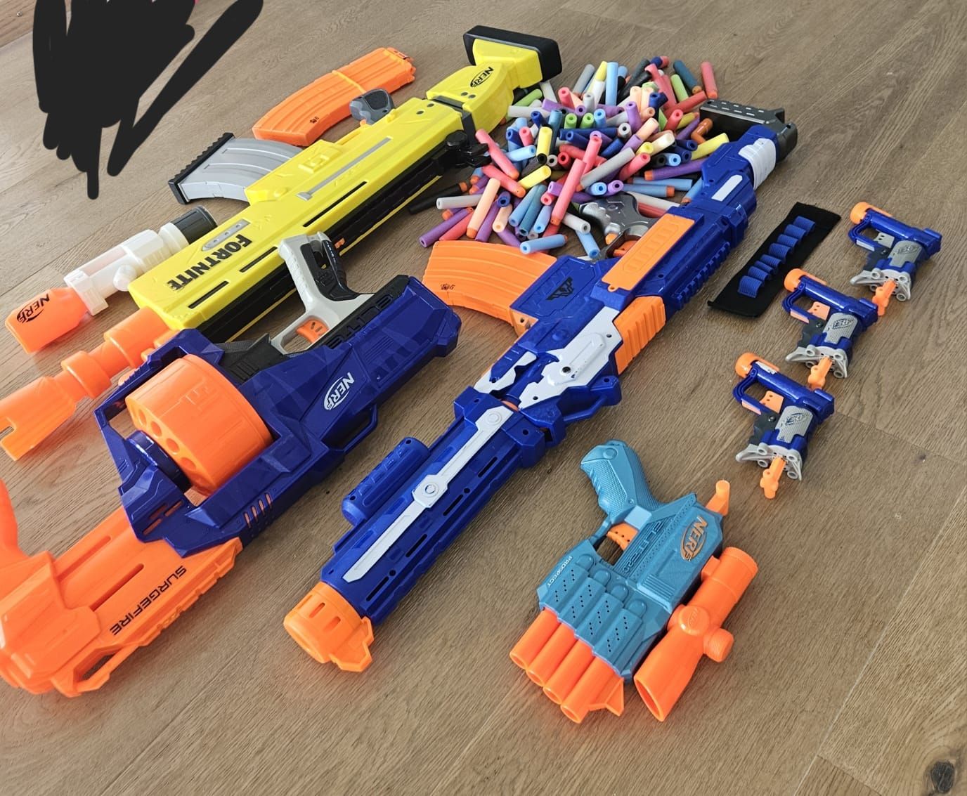 Nerf Spielzeuge: Nerf-Paket mit 7 Nerfs + ca. 180 Dartpfeilen – Gebraucht aus Fahrni b. Thun von Tschr3 9