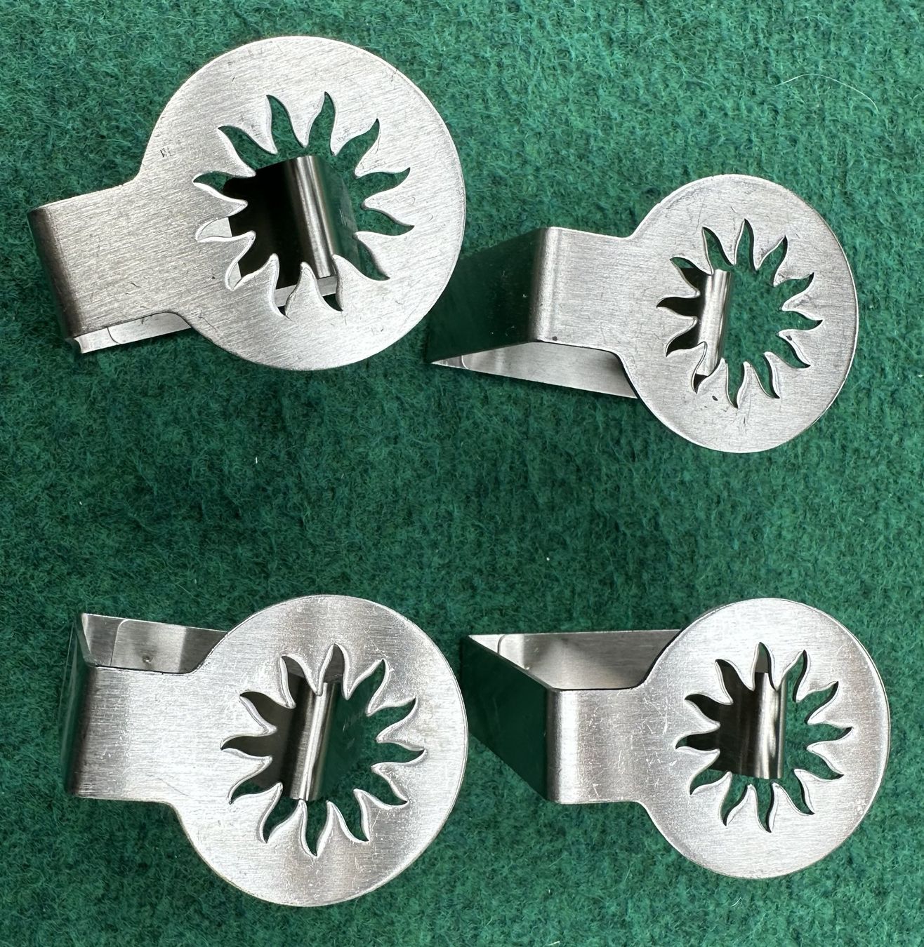 Altro in Decorazioni & Accessori: Tischtuch Halter Clips – Usato da Leibstadt venduto da hjk_2025 1