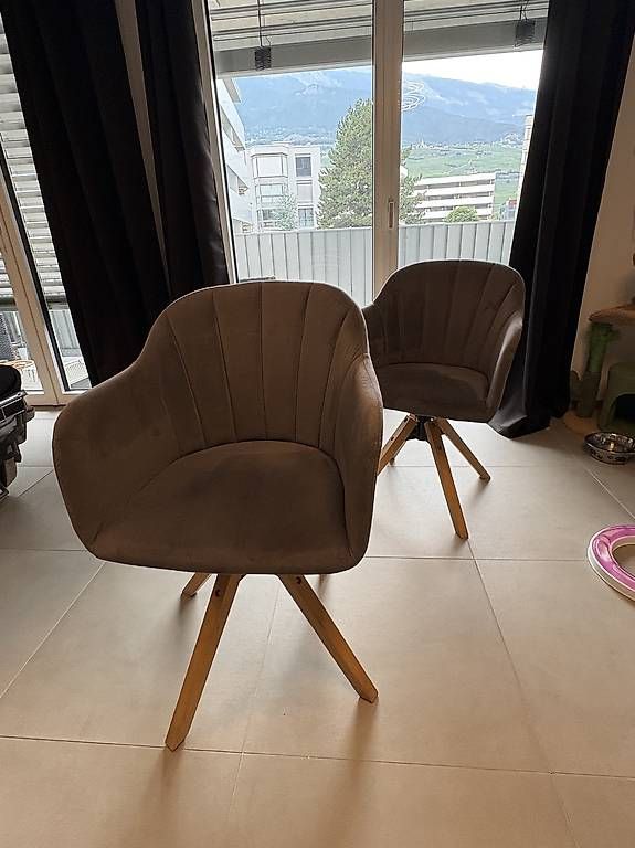 Stühle: 4 chaises scandinaves rotatives – Gebraucht aus Conthey von arn_bv7m