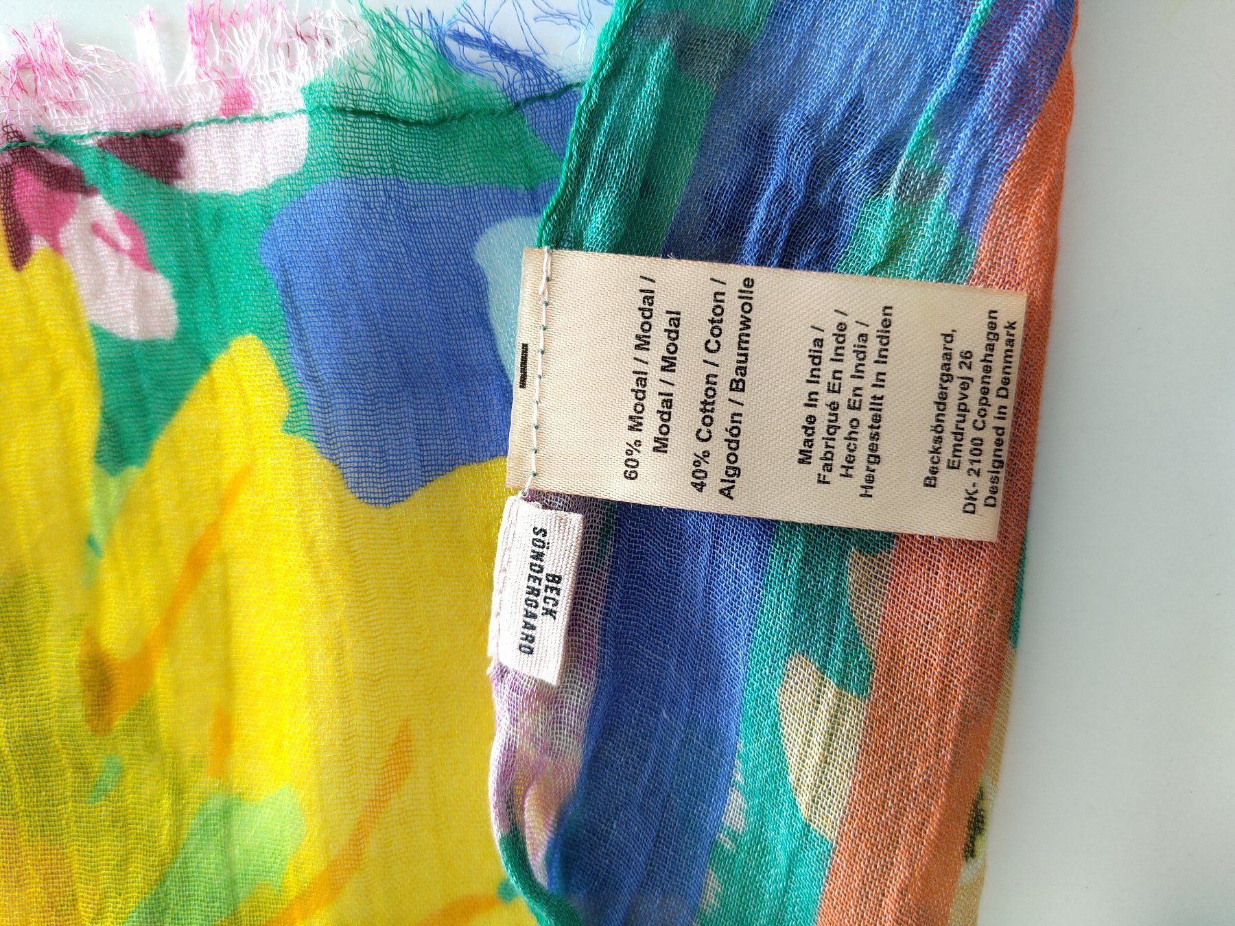 Becksöndergaard Foulard & Sciarpe: Farbenfroher Schal mit Blumenprint von Becksöndergaard – Usato da Zürich venduto da ste_58hs 1