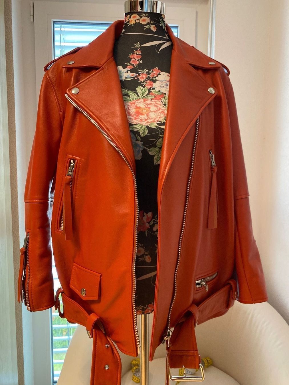 Acne Studios Giacche: Rote Lederjacke Acne Studios 36 Grosse – Usato da balsthal venduto da davidbalsthal23